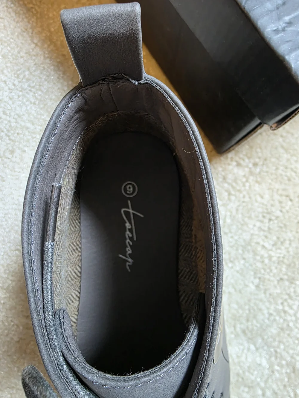 Toecap Men's Gray Chukka Boots - Size 9
